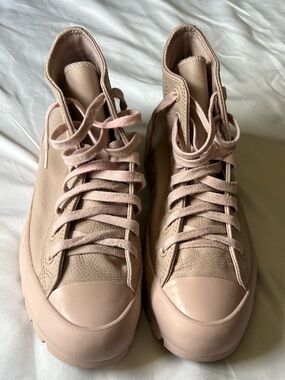 Converse Women’s Blush tan High-Top leather Sneakers